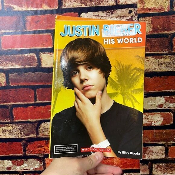 5 for $25🔥Justin Bieber His World Scholastic Children's Book - Picture 1 of 3